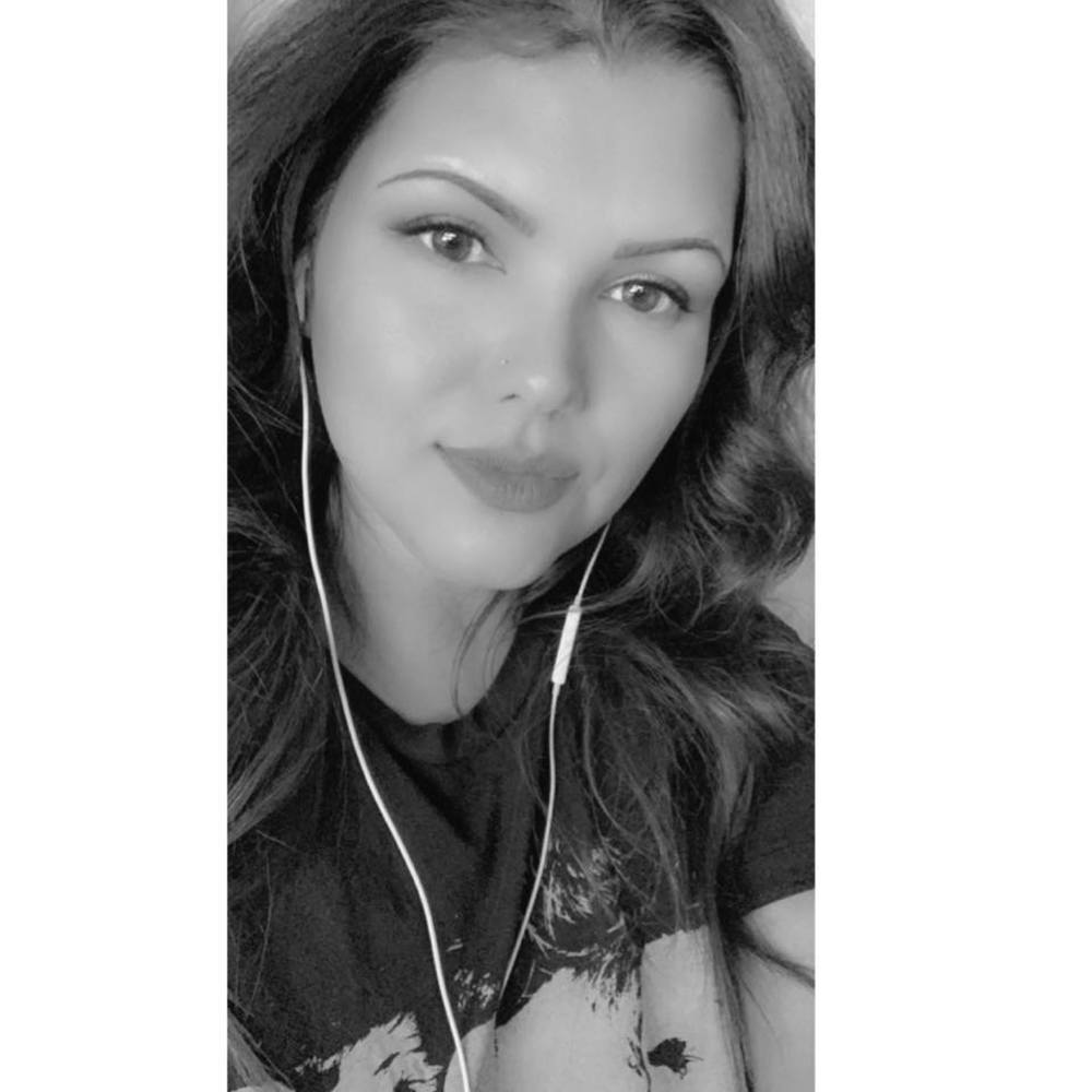 Meet your Posher, Crystal